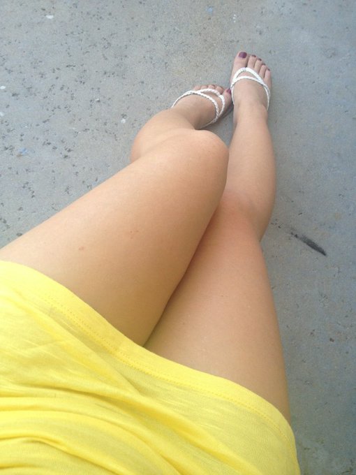 Here's my toes I promised "kisses" http://t.co/UJha7RNv