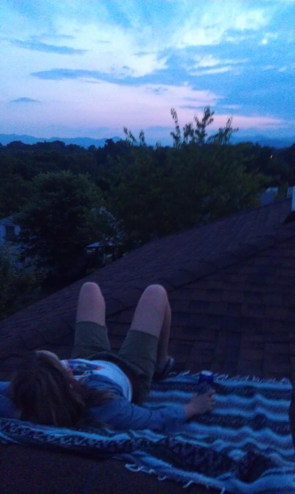Em_Shan's tweet photo. Rooftime sunset. http://t.co/PzYb7isq