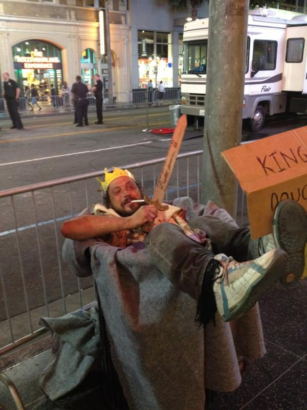 larryemdur's tweet photo. So you think you're having a crappy day ,...... http://t.co/1kxsjYuO