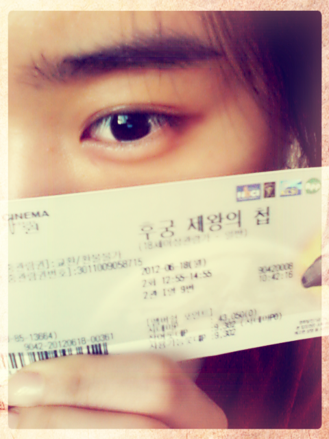 eseul0906's tweet photo. @kofic_kr  어제 관람한 후궁 인증합니다~ㅋㅋ 다리요양차 고향에 내려왔는데 오랜만에 온 동네 영화관이라 반가웠어요 예전엔 직원과 인사할정도로 죽순이였는데^^;; 화려한 궁이아닌 어두운궁.잘봤습니다~ http://t.co/1yVtxHHx