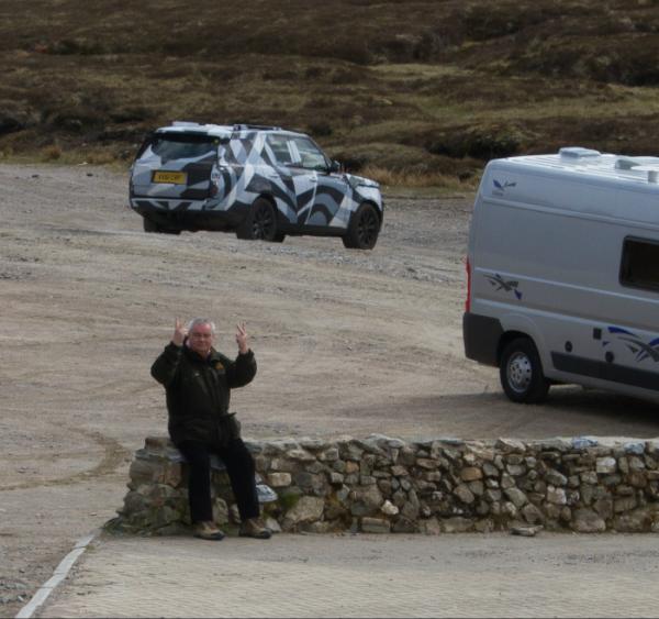 DriversRepublic's tweet image. He's just confirm it's still 4WD.. #2plus2 “@SteveFowler: The best spy shot ever - new Range Rover... and friend. http://t.co/sUMpoJS7”
