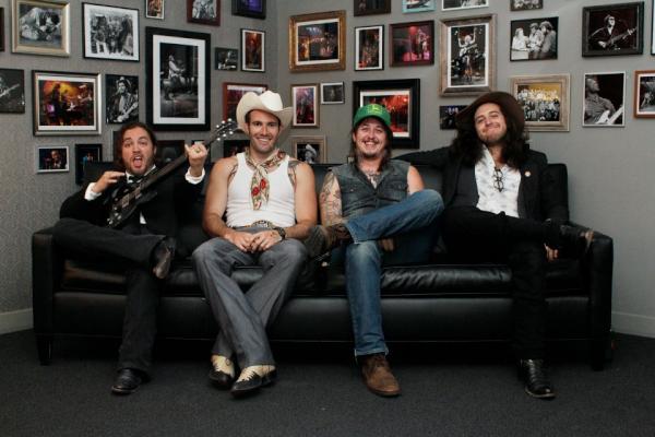 Bandof2012's tweet photo. Great photo of our winner for #BOTY2012. Congrats @dirtyriverboys y'all played great. Looking forward to your next show http://t.co/9PUL4fOn