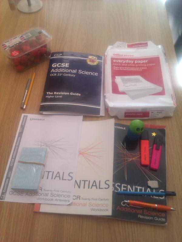 OllieVass's tweet image. Revision day with @BenAnson_ #coolboys #doublescience #allready