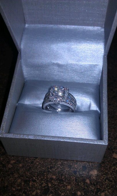 Forgot to post my ring on here... :D  11 days till the wedding! http://t.co/LR8gzmx9<a href="/tag/friskyfriday"class="tags"><span>#friskyfriday</span></a>