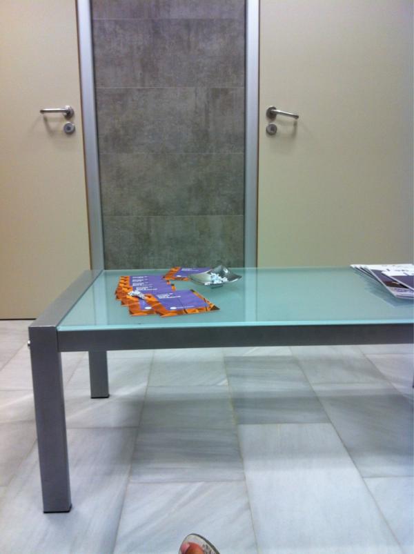 wassongo's tweet photo. Exando el ratoo en el medico!! http://t.co/31TcVBHG
