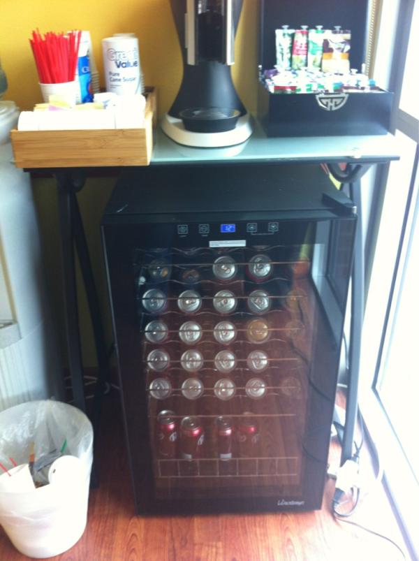 NicolaMac's tweet image. Clever dentist offering nice sugary drinks for free  #gotinsurance