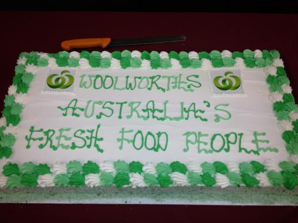robmanis78's tweet photo. The cake from Carindale's fresh bakery http://t.co/AcTwPXBx