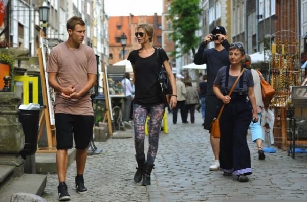 Badstuber Fans Bastian Schweinsteiger His Girlfriend Sarah Brandner And Holger Badstuber Walk Through The City Center Of Gdansk Http T Co Kpwgd9tu