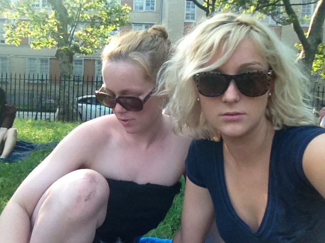 Katie and I look like sisters, look at the matching sun glasses http://t.co/1pNYzQ4Y