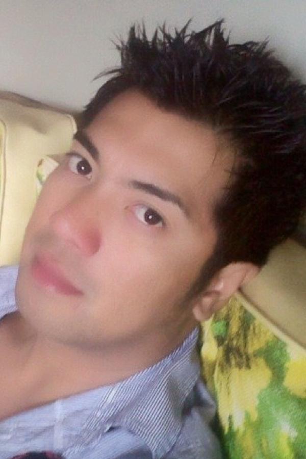 JayAcena's tweet photo. reflection of over work. but satisfied:-) goodday y'all.xoxo world peace http://t.co/LWIcsqLe