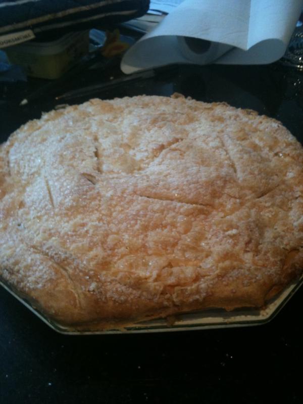 mattyo2401's tweet photo. Just made my first Appel pie looking good http://t.co/Zdi4AXRU