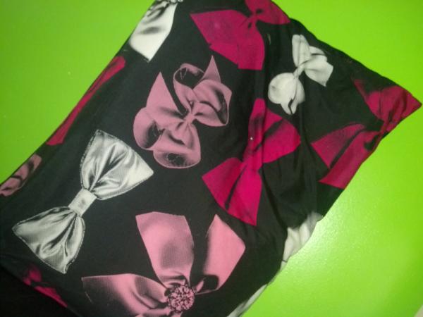 jenbaker68's tweet photo. soo @Juliaaedmunds i woke up to this pillow&amp; thought of you.. dem ribbons. coincidence? http://t.co/WZhTPS6r