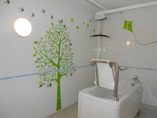 splituk's tweet image. Fantastic work @wallglamour have done decorating some of the rooms in the @ForgetMNotChild hospice. Well in guys