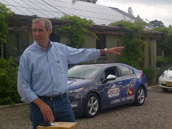SenJeffMerkley's tweet photo. At Pringle Creek Station in Salem. That's @IBEW Local 48's Chevy Volt in the background. #EVBorder2Border http://t.co/up5kkXTI