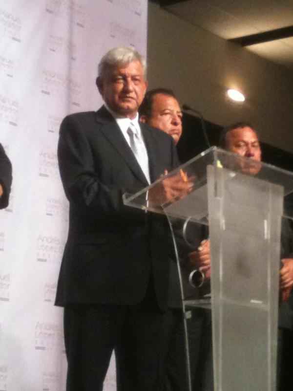 PRDMexico's tweet photo. @lopezobrador_ :Nosotros somos respetuosos de las decisiones de los chicos del #yosoy132  que son apartidistas http://t.co/wnEsHqKm