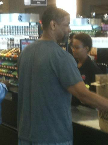 RousesMarkets's tweet photo. Spotted: Denzel Washington making groceries in the CBD! #HollywoodSouth shops at Rouses. Which celebs have you seen? http://t.co/p1JJupA8