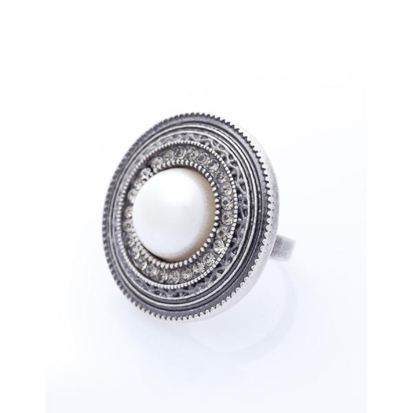 crystalcute002's tweet photo. The shield shaped ring in antique silver http://t.co/qGHQ4r3p