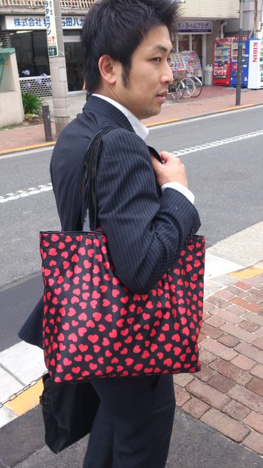クリスタル映像の部長さんに挨拶に行った帰り道のマネージャー(*^^*)かわいいでしょ♪ http://t.co/6rq1l7xm