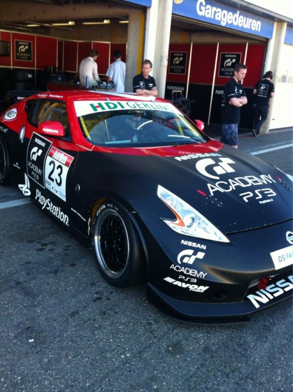 RT en maak kans op 2 VIP kaarten As zondag om mij in mn Nissan 370z aan te moedigen tijdens Superracing in Zolder
