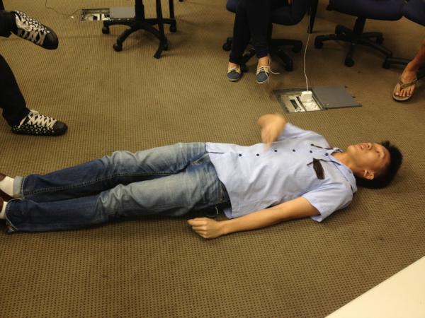 CampUNIty2012's tweet photo. Live demo of a game by @yongqiang. This will be mischievously fun. http://t.co/NvtoRc7G
