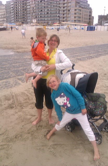 wimvanderhaegen's tweet photo. Op het strand aan onze Belgische kust. http://t.co/Jze76VPV