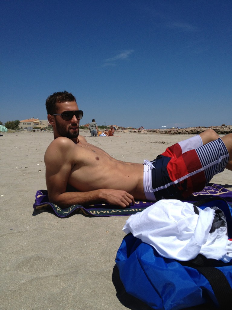 Aw4og96CIAAi8HY.jpg:large