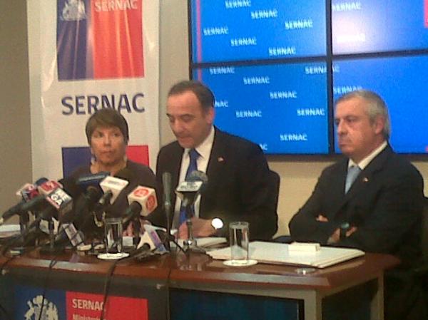 SERNAC's tweet photo. Diferencias de hasta 2 mil % entre medicamentos bioequivalentes y de marca. Conferencia de Prensa Sernac. http://t.co/2jyBDVH1
