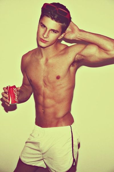 Sixpack_Boys's tweet photo. Cocacola boy #hot http://t.co/I2SBVzeQ