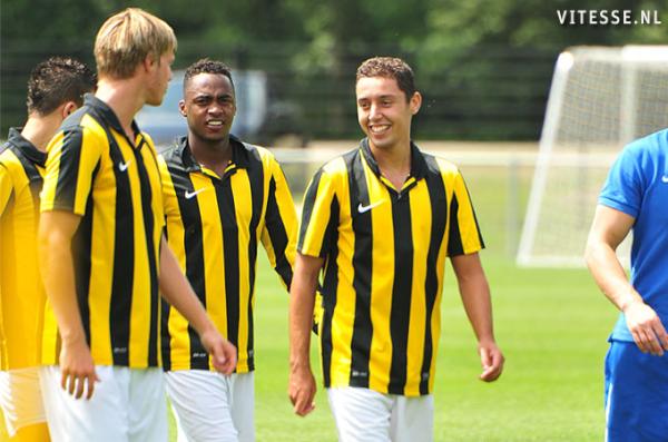 VitesseTouch's tweet photo. Vanochtend trainde Ismail Aissati voor het eerst mee. Hij kreeg een warm welkom van Vitesse. #VitesseTouch http://t.co/sNfTphgN