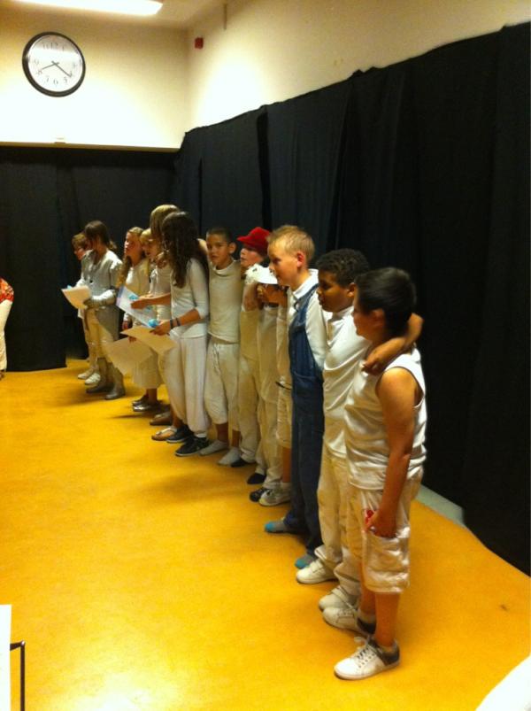 StichtingSPON's tweet photo. Wat een topavond op DBS! De leerlingen maken er nog een feestje van... #SPON #Dordrecht http://t.co/wWPvkxaQ