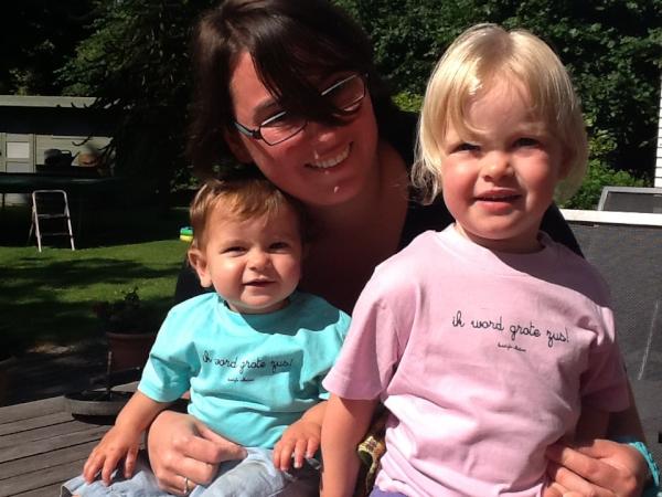 metjelien's tweet photo. Marie en Lotte zijn blij want eind januari krijgen ze een broertje of een zusje bij http://t.co/3tzvTFaJ
