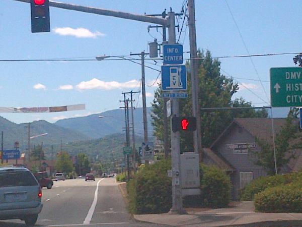 SenJeffMerkley's tweet photo. Great signage in Grants Pass #EVBorder2Border http://t.co/E8rkRZ5O