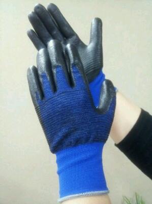 edkcorp's tweet image. Touch gloves..anti static...anti vacteeia....surface resistant 10~6ohms...good grip....good dexterity...anti slip...