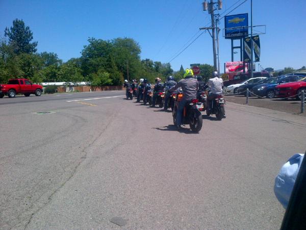 SenJeffMerkley's tweet photo. We've been joined by a caravan of @Brammosays electric motorcycles. #EVBorder2Border http://t.co/tn7q7XzX