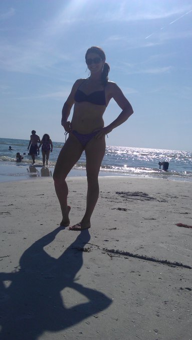 Chillin on Clearwater Beach... (Here's your bikini pic @masterwolfmann) xo http://t.co/baYhVJDG