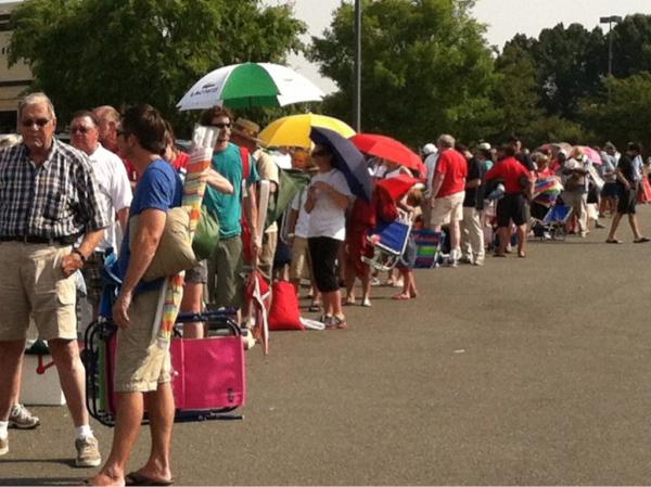 CLTsymphony's tweet image. Photo: #SummerPops audience anxiously waiting to get in to #CelebrateAmerica #cltnews @WBTV_News @WSOC_TV