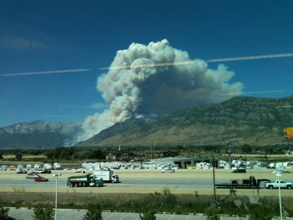 hvvikram's tweet photo. Fireworks in the mountain #wild-fire http://t.co/p8wIdyY