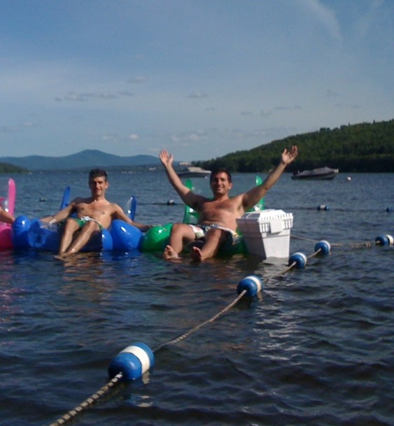 CollegeLife's tweet photo. Floating rocking chairs, and a floating cooler of beer?  Hell yeah lake #Winnipesaukee http://t.co/sxdL4r1x