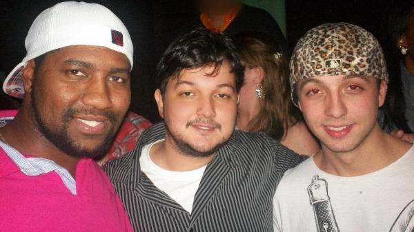ThiagoTaligado's tweet photo. Última Quinta-Feira na minha despedida no Savana Bar com o meu brother Guilherme Galle e o meu irmão Rodrigo Dias http://t.co/ibtnLTT0
