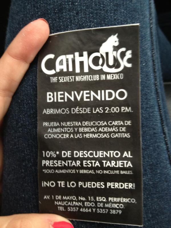 ferissend's tweet photo. Lo que tiene @mariavivanco10 en su coche!! #mustia @marianaglvn http://t.co/pyY95oja