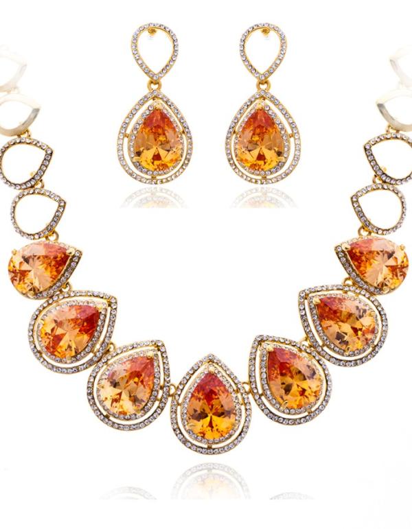 crystalcute002's tweet photo. The drop shaped necklace and earrings inlaid with Rhinestones http://t.co/aeLoUlHh