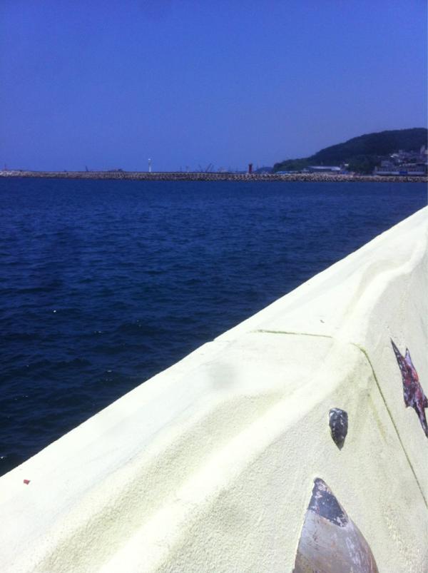 falanrad's tweet photo. RT @markidea: 강연으로 제주도 내려왔어요. 제주 바다는 역시 멋지네요. http://t.co/VWZMzQuj
