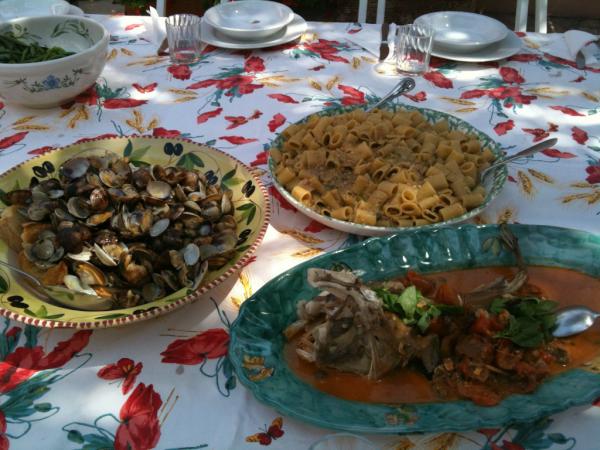 viola_buitoni's tweet photo. Happy 40th cugina Costanza! http://t.co/gGVo57lq
