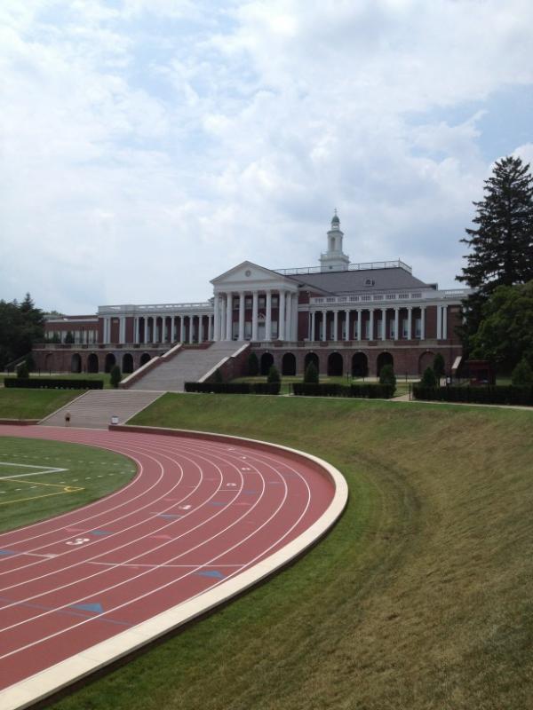 SteveT107's tweet photo. Handley HS Winchester, Va where my Mom went .   Beautiful! http://t.co/2pcTMe80