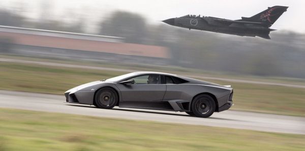 Who would win? #lambo vs #jet