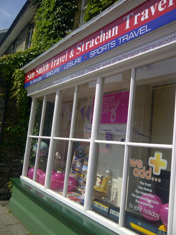 SamSmithTravel's tweet photo. Our Breast Cancer window display - turning Cowbridge pink! @CowbridgeHub http://t.co/0Y4t9YYg