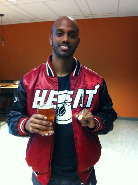 BrettLHarrison's tweet photo. @the_kid94 I met up with Meron wade for an interview but he's to busy celebrating @PintAndRing http://t.co/QsJZ0IRF