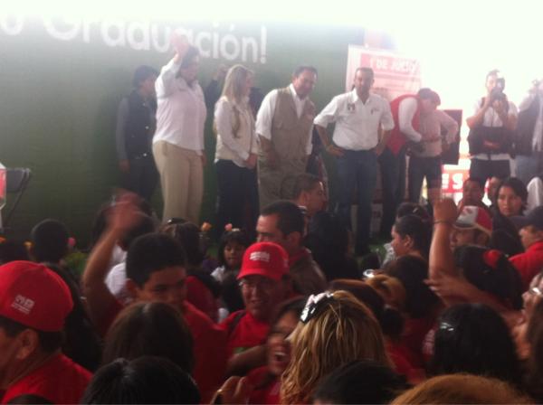 redmebt's tweet photo. Ecatepec comprometido con la educación @EPN @mariaelenabt @isis_avila @pablobedolla #Isidro http://t.co/8Nwdh3Yc