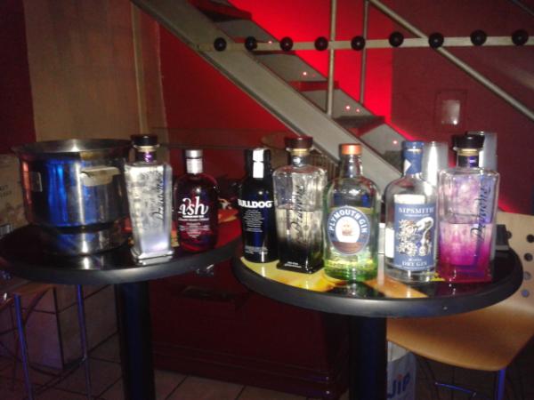 BeveragesTour's tweet photo. A punt per començar el Taller de Gintonics al Zappa de Lleida. Veniu?? :-) http://t.co/yHcWU9Yq