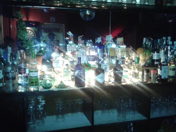 BeveragesTour's tweet photo. L'aparador del Zappa!!! http://t.co/kWQDacfk